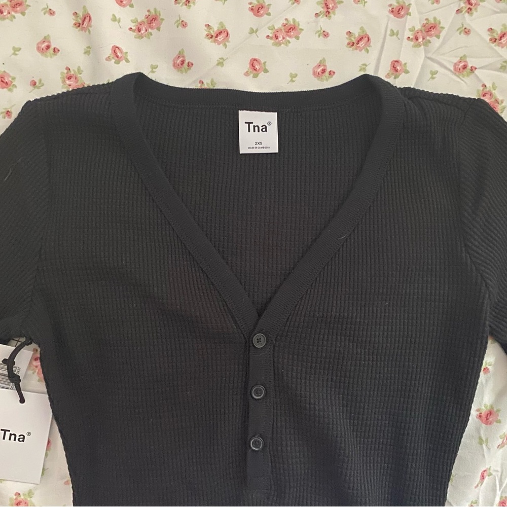 Aritzia TNA V-Neck Black Thermal Long Sleeve Henley T-Shirt